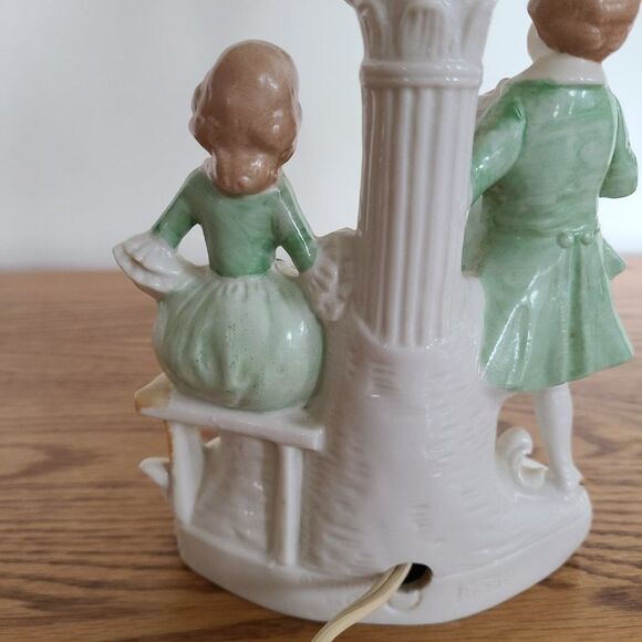 Vintage Carl Schneiders Grafenthal Table Lamp Victorian Style Courting Couple - Picture 10 of 15
